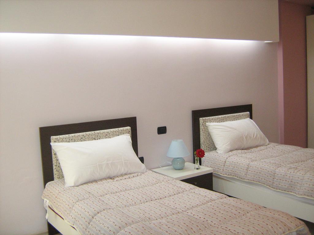 Hotel Albion Дуррес Экстерьер фото