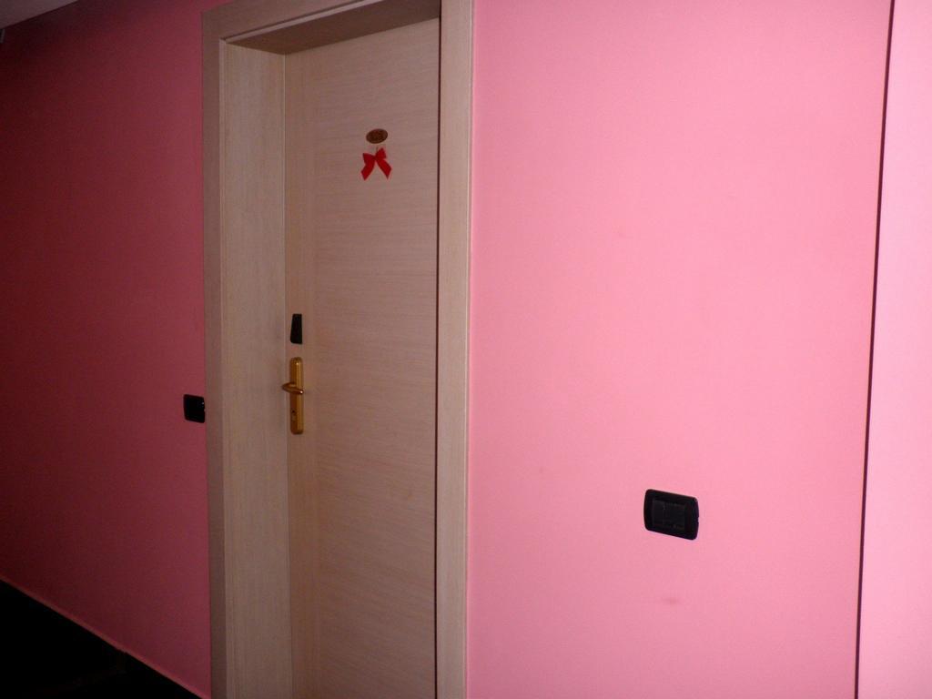 Hotel Albion Дуррес Экстерьер фото